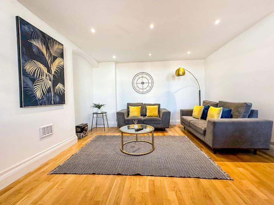 Newly Refurbished Luxury 3 Bedroom Apartment Londyn Zewnętrze zdjęcie