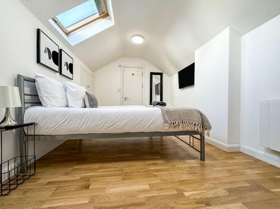 Newly Refurbished Luxury 3 Bedroom Apartment Londyn Zewnętrze zdjęcie